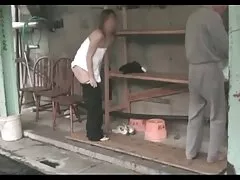 دختر زیبا با بچه گربه بازی می کانال موبوگرام سکسی کند